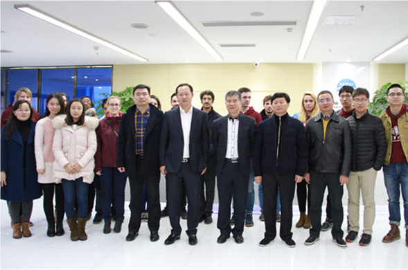 清华大学左剑恶教授携欧美留学生到彩运网集团交流学习